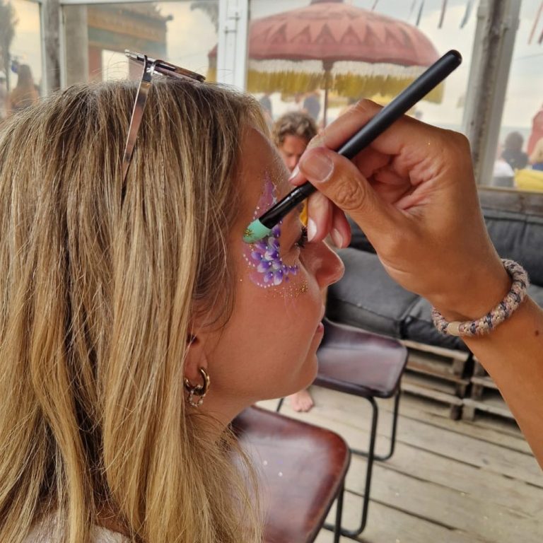 Festival schmink volwassenen door schminkster Tiffany uit Haarlem